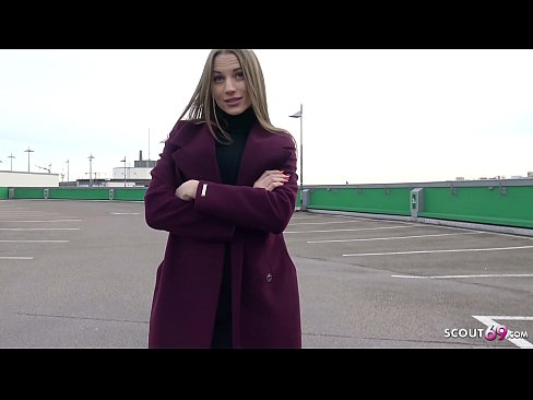 ❤️ German SCOUT bụ igwe na-emetụ nrọ, ebe a na-adọba ụgbọala na sexy maka ego. Anal video ❌️❤
